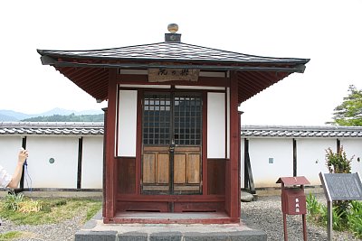 人柱「およし」の祠