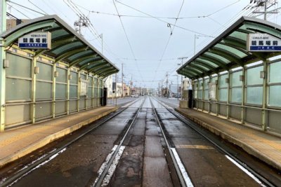 競馬場前停留場ホーム