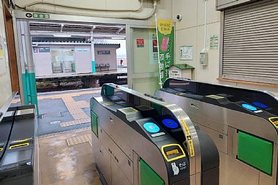 自動改札機はICカード利用可能