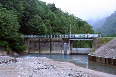 白水ダム全景