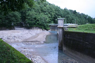 ダム湖は堆砂で埋まっていますが・・・