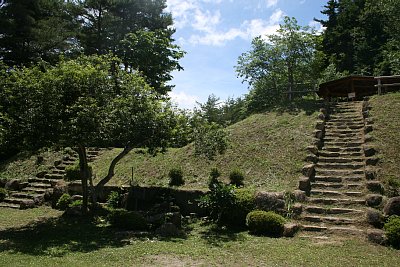 城への入口には松倉シンボル広場があります