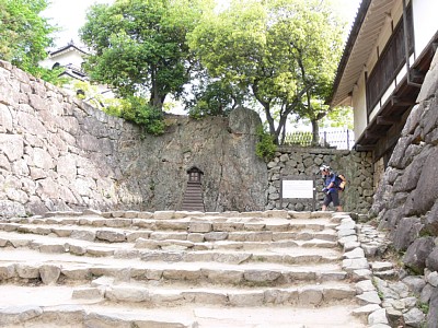 太鼓櫓門への石段