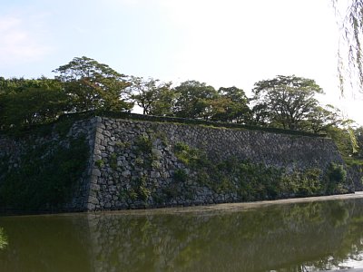 姫路城水濠と石垣