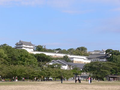 三の丸跡から姫路城西の丸を望む