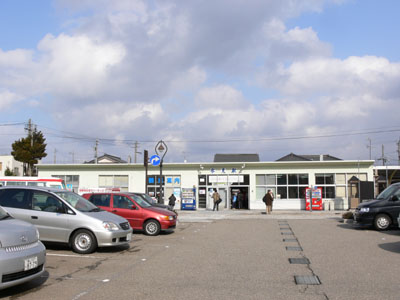 氷見駅前広場