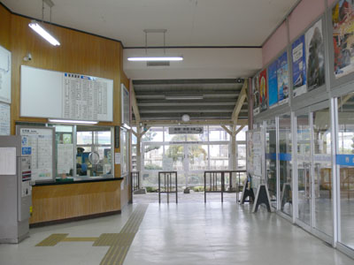 伏木駅コンコース