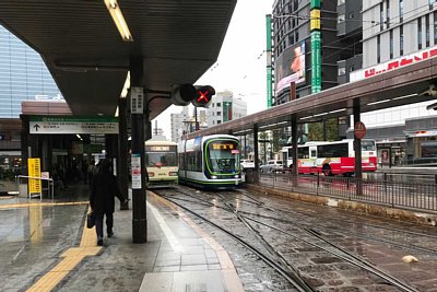 停留所は駅から少し離れている