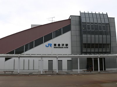 駅前はけっこう寂しい感じです