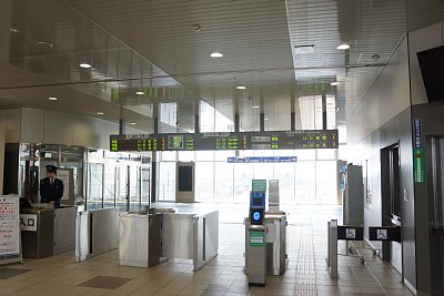 あいの風とやま鉄道改札口