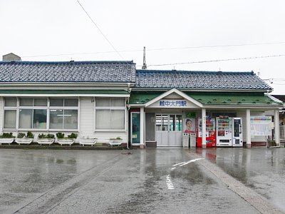 あいの風とやま鉄道越中大門駅
