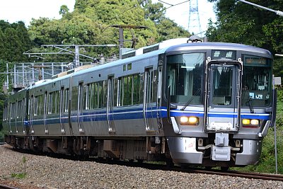 あいの風とやま鉄道を走る普通列車