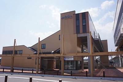 城端線新高岡駅