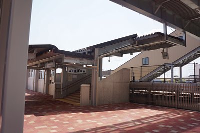 城端線ホーム入り口