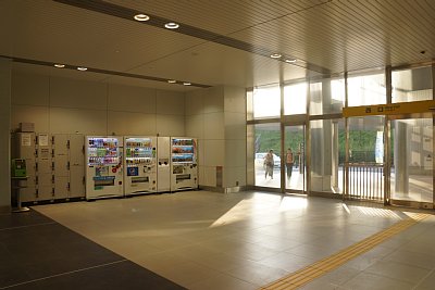 コンコース西口