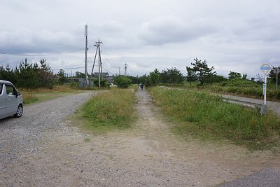 線路跡とバス停