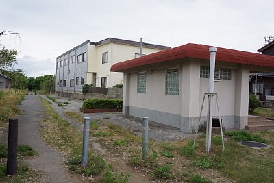 休憩所あたりが柴垣駅跡です