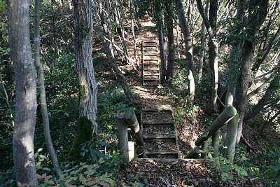 なんと、２本の堀切が連続しています