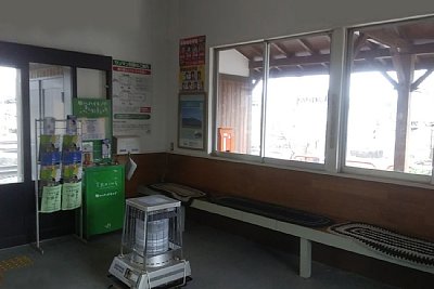 待合所にはストーブがあります