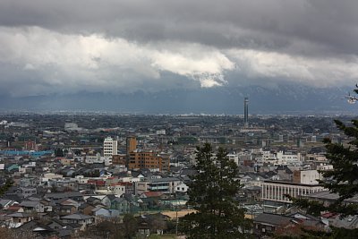 白馬山広場から見た小矢部市街