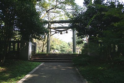 二の丸跡にある井波招魂社の鳥居