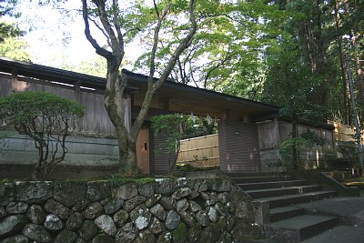 三の丸跡にある井波八幡宮宮司邸