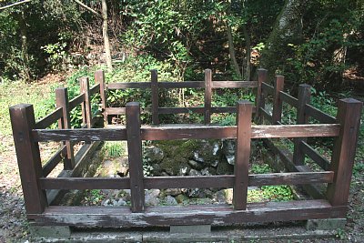 本丸跡に今も残る臼浪水