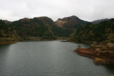 上市川が天然の堀となっています