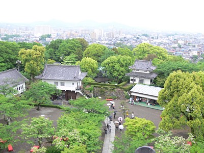 天守から直下を見る