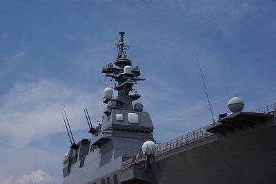 「いせ」の艦橋はアイランド型です