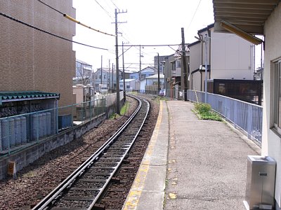 ホームから鶴来方面を見る