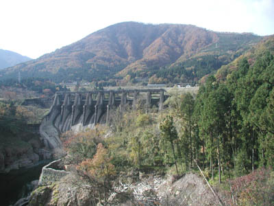 下流から遠望