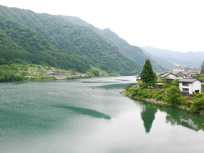 ダム湖は漕艇場にもなっています