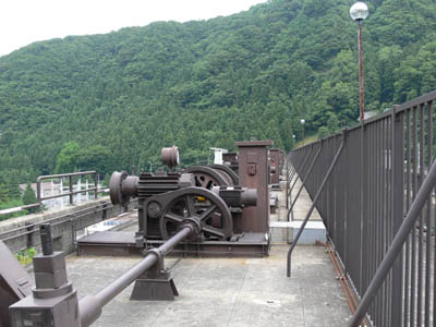 ラジアルゲート巻揚機群