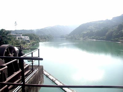 ダム湖