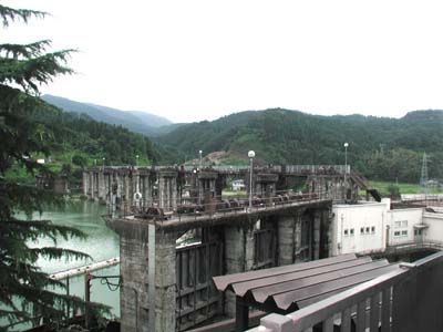 右岸の発電所
