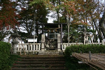 婦南鎮霊神社本殿