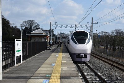 特急「ときわ」も停車する