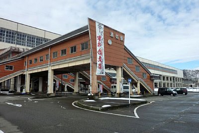 東口が正面です