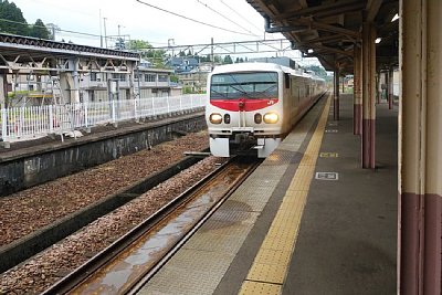 臨時列車が停車します