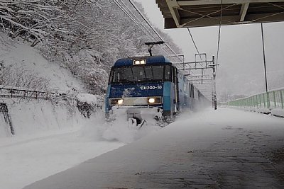 EH-200系電気機関車に牽引された貨物列車