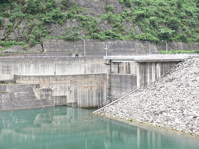常用洪水吐きからはすでに放流されています