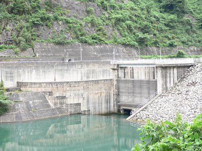常用洪水吐きと非常用洪水吐き