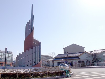 加越線と城端線が接続する福野駅の現在の様子
