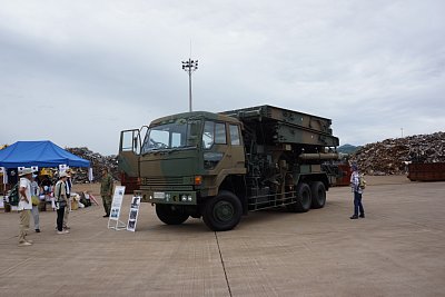 81式自走架柱橋は、6台1セットで60mの橋になる