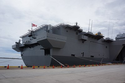 艦尾右舷にFAJ+MODが