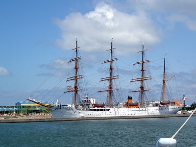 海王丸左舷