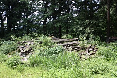 これは南部家屋敷跡の残骸です