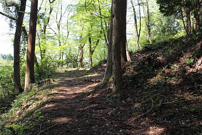 西側への通路