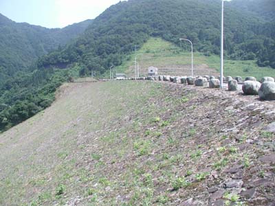 上市川第二ダム堤体